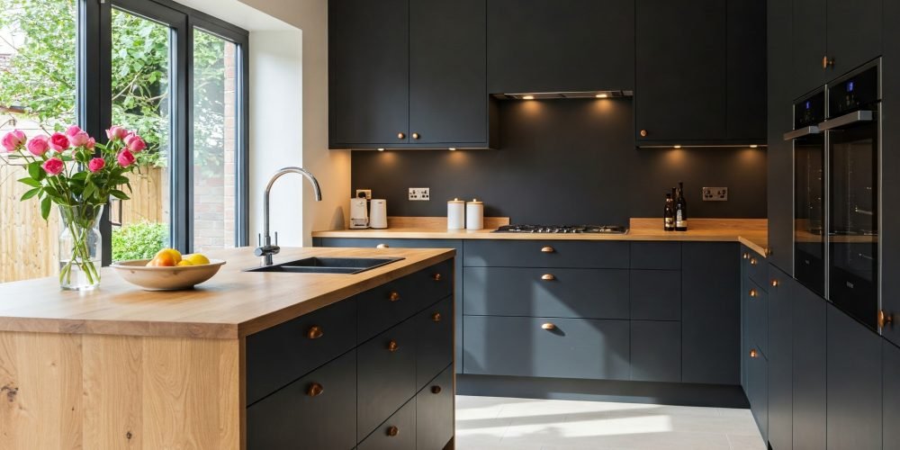 Keuken wrappen zwart met eiken